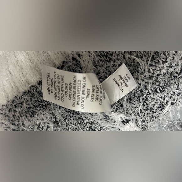 Mudd Fuzzy Zebra Cardigan with Pockets-Size: Medium - Picture 4 of 6